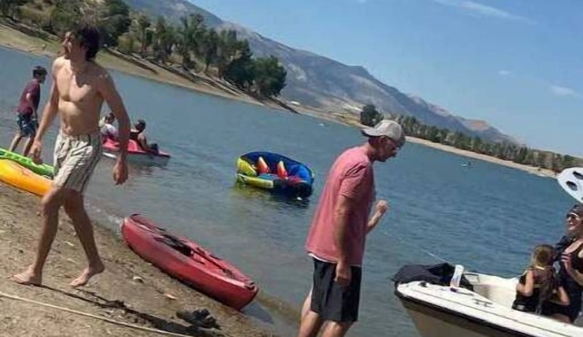 Queen and twin bed Trailer on private beach, Hammocks, tiki torches, fishing