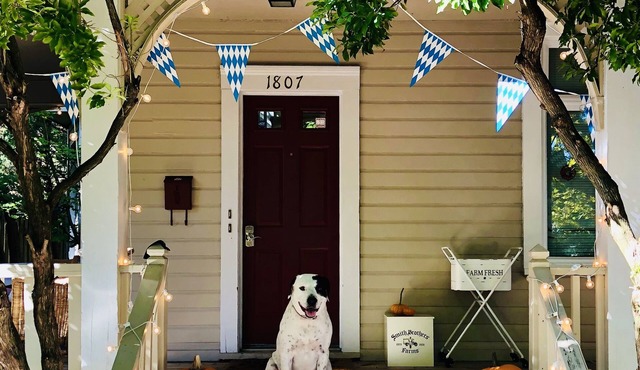 Queen Anne Farmhouse - Upper Unit