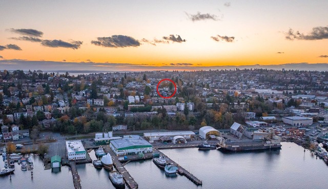 Queen Anne Home w/Water Views 5bd, 3500sqft, & Large Deck! Plus two balconies!