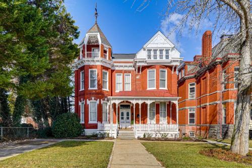 Queen Anne Manor in Old West End with Elevator