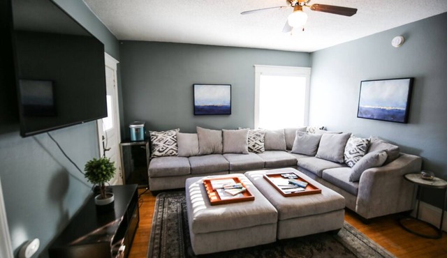Queen Anne Mansion ★5BR★FastWifi★Cable★65"TV★Brkfst