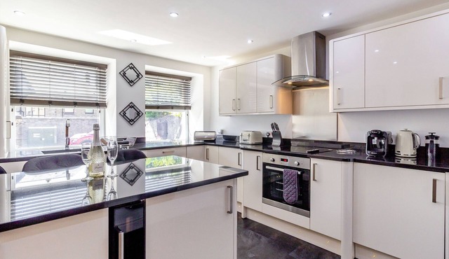 QUEEN ANNE SUITE, family friendly, luxury holiday cottage in Stanhope