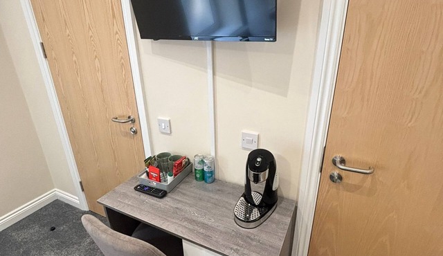 Queen-bed double room with desk, wifi & TV in friendly 1852 pub and 4-star B&B.