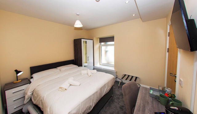 Queen-bed double room with desk, wifi & TV in friendly 1852 pub and 4-star B&B.