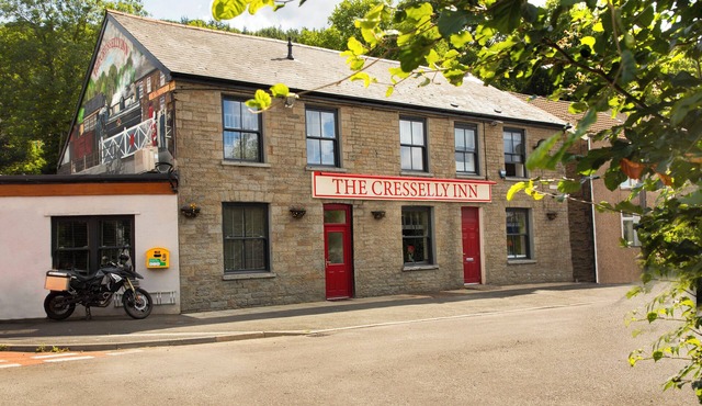 Queen-bed double room with desk, wifi & TV in friendly 1852 pub and 4-star B&B.