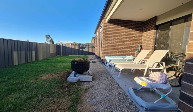 Queen Bed Luxury Bedroom in Shared House