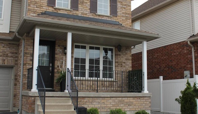 Queen Bed Suite- Private Entrance