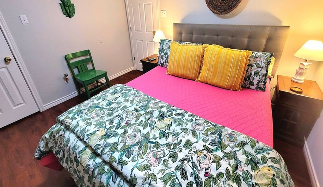★Queen Bedroom for 2 People in private home★30+ Amenities★Clean★Quiet