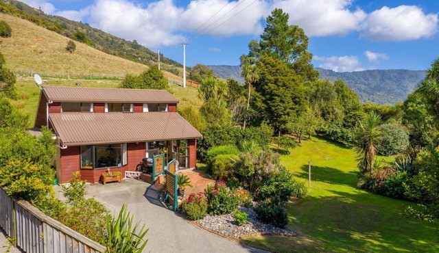 Queen Charlotte Secret Oasis, Marlborough Sounds.