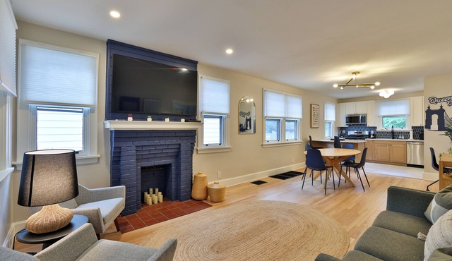 Queen City Blue- Historic Charmer Luxurious Living