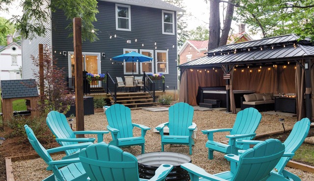 Queen City Family House - 5BR/Backyard/Home Theater/Kid Friendly