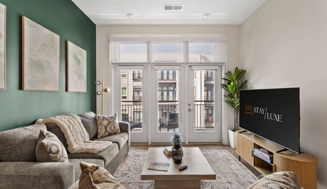 Queen City Haven | Free Parking, Pool, Balcony