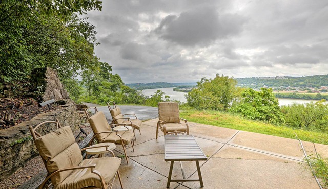 Queen City Sanctuary w/Views, 3 Mi to Downtown!