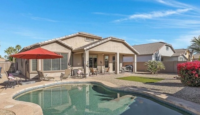 Queen Creek Oasis: Private Pool & Family Fun, Near Major Shopping Centers!