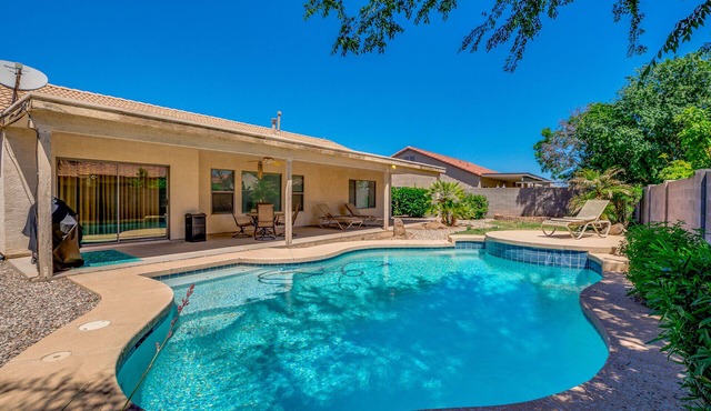 Queen Creek Pool Home! Close to Marketplace! Save!