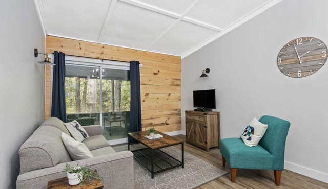 Queen Jr. Suite - Chalet #21