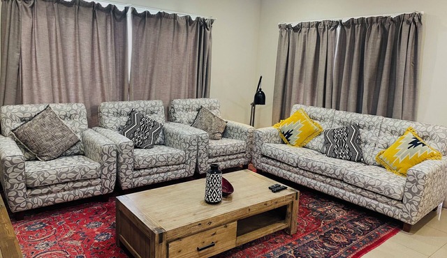 Queen Lizzy Townhouses - 6A