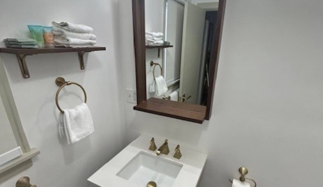 Queen Motel Room - NQM