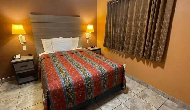 Queen Non Smoking at New Corral Motel