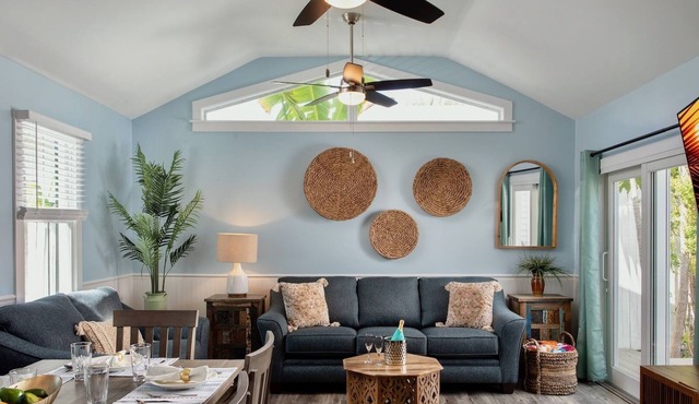 *QUEEN OF LOUISA @ DUVAL* Home in Old Town & Private Pool + LAST KEY SERVICES