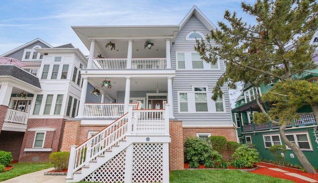 Queen of Wesley, 1st flr, Between Boards/beach & downtown, 6+ Bedrms, Sleeps 18+