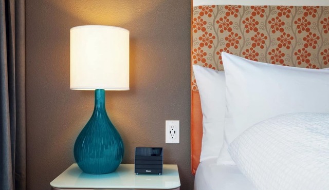 Queen Pineapple Getaway, Sweet Treats, Near University Village, UW Close