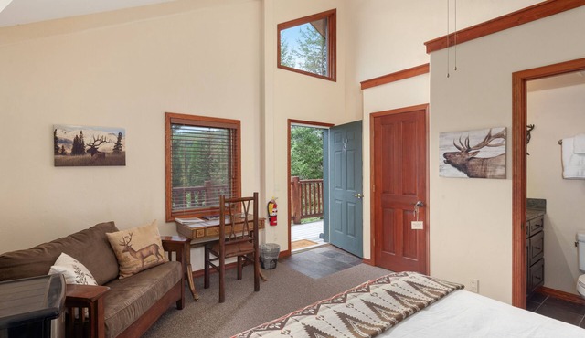 Queen - Queen bedroom with private bathroom, mini fridge