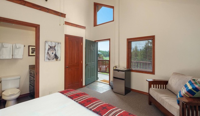 Queen - Queen bedroom with private bathroom, mini fridge