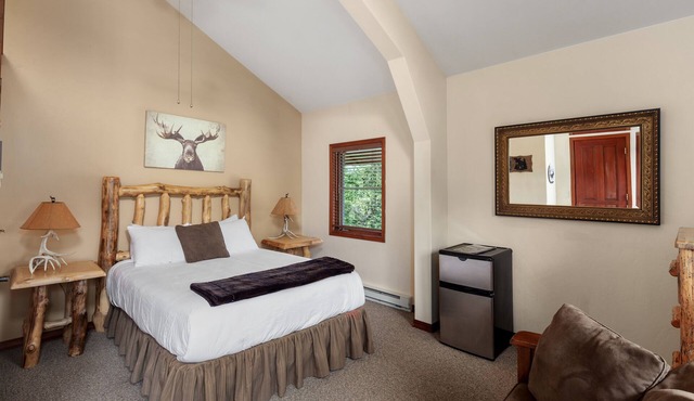 Queen - Queen bedroom with private bathroom, mini fridge