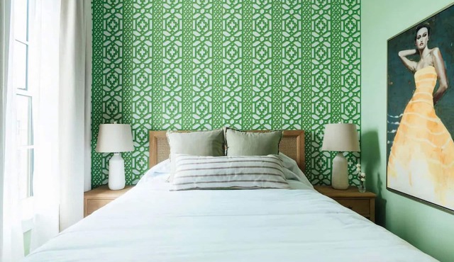 Queen Room at The Painted Lady! Pet-Friendly, Free Parking! Near Railroad Park!