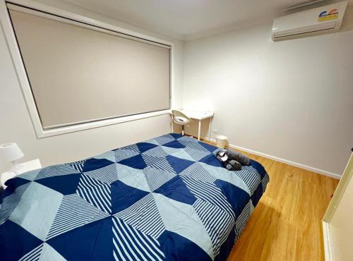 Queen Room in Comfortable and Peaceful Homestay with Air Conditioning - BP5
