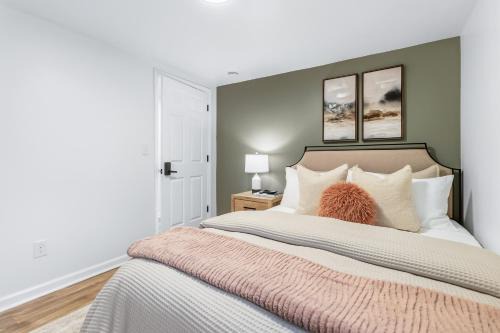 Queen Room Near CaroMont Work Stay Ready Shared Bath