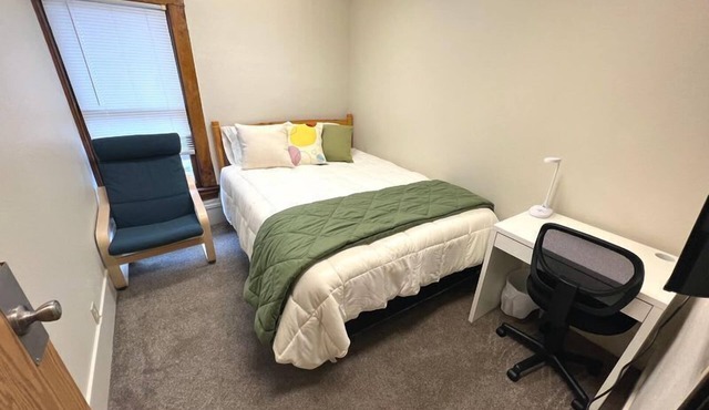 Queen Room Summary: D