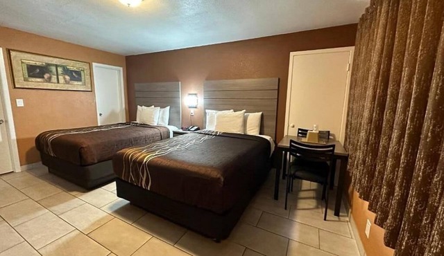 Queen Room With Two Queen Beds- Non Smoking