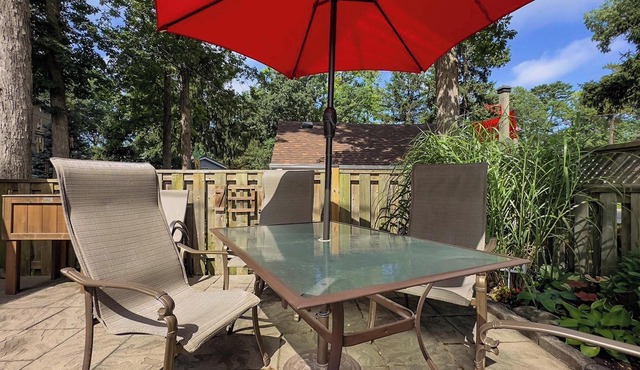 *Queen's Gem Cottage – Your Perfect Grand Bend Getaway*