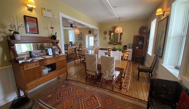 Queen's Inn-Gore Bay, Manitoulin Island - The world's largest fresh water island