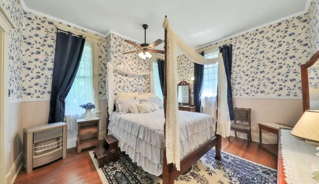 Queen Size Suite with a shared Hallway Bath