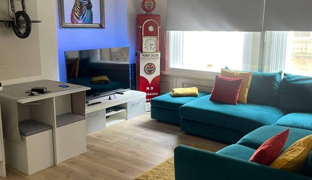 Queen Street Quayside Apartment: NE1 Grade 2 Listed