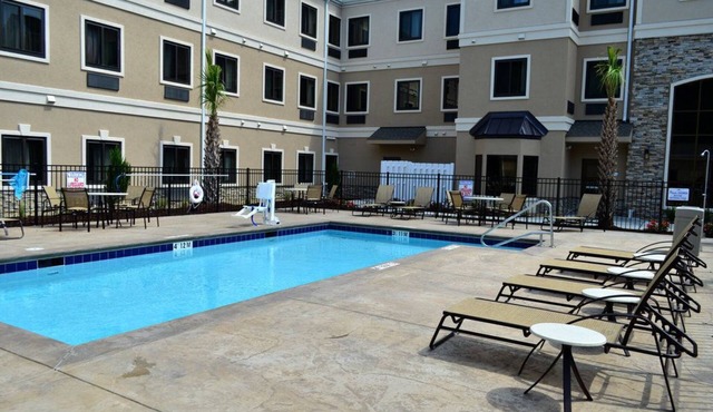 Queen Studio. Free Breakfast. Pool. Gym. Business Center.