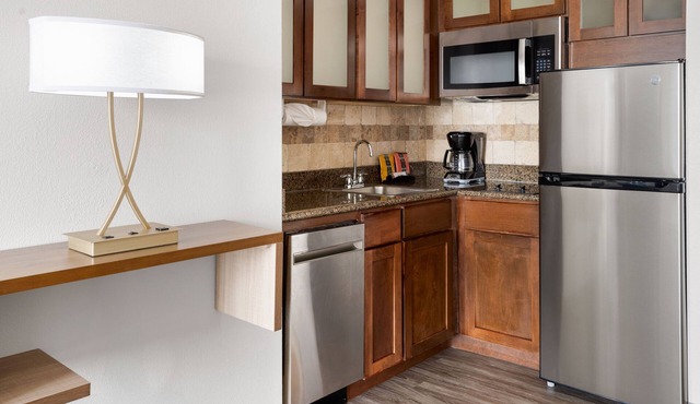 Queen Studio Suite w/Full Kitchen in Harrisburg