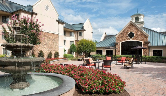 Queen Suite | Free Breakfast, Shuttle, & Pool