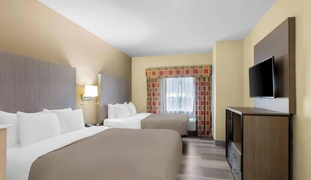 Queen Suite Near JVC Family Medicine HOU