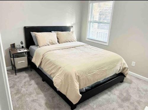 Queen Suite with 24hr Indoor Hot Tub with Wifi Room 3