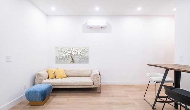 Queen Suite with Private Bath