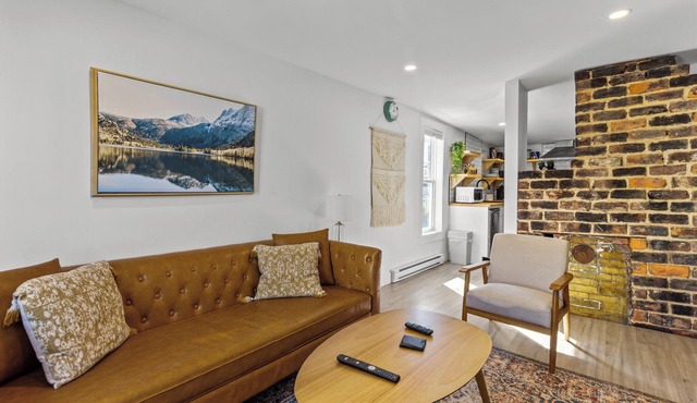 Queen Top Suite 2BR Free Parking Modern