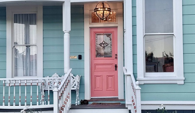 QUEENIE - Historic Queen Anne Victorian Estate 4-BD house in Los Alamos