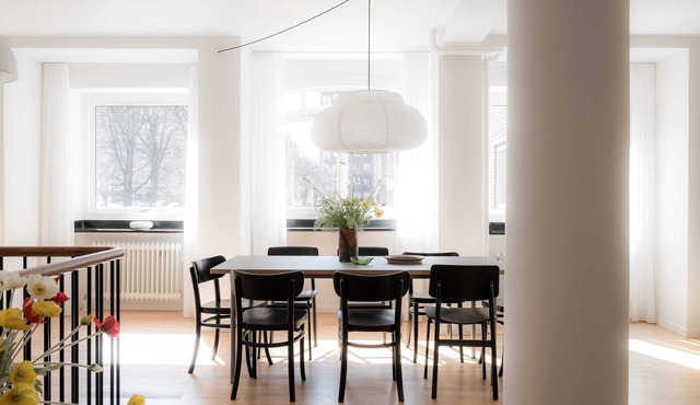 Queens Courtyard 3 BR by Daniel & Jacob's