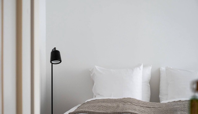 Queens Courtyard Studio L by Daniel & Jacob's