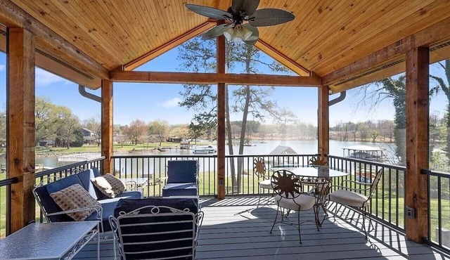 Queens Cove Cottage - Log Cabin w Private Dock - Lake Norman Vacation Rental