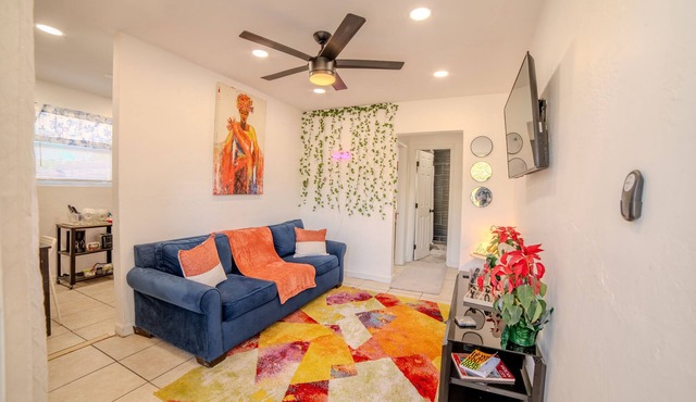 Queens Cozy Condo near Downtown/Airport with WiFi, AC in charming Miami